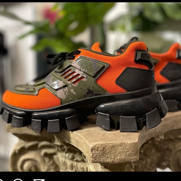 Prada - Picture 2 of 4